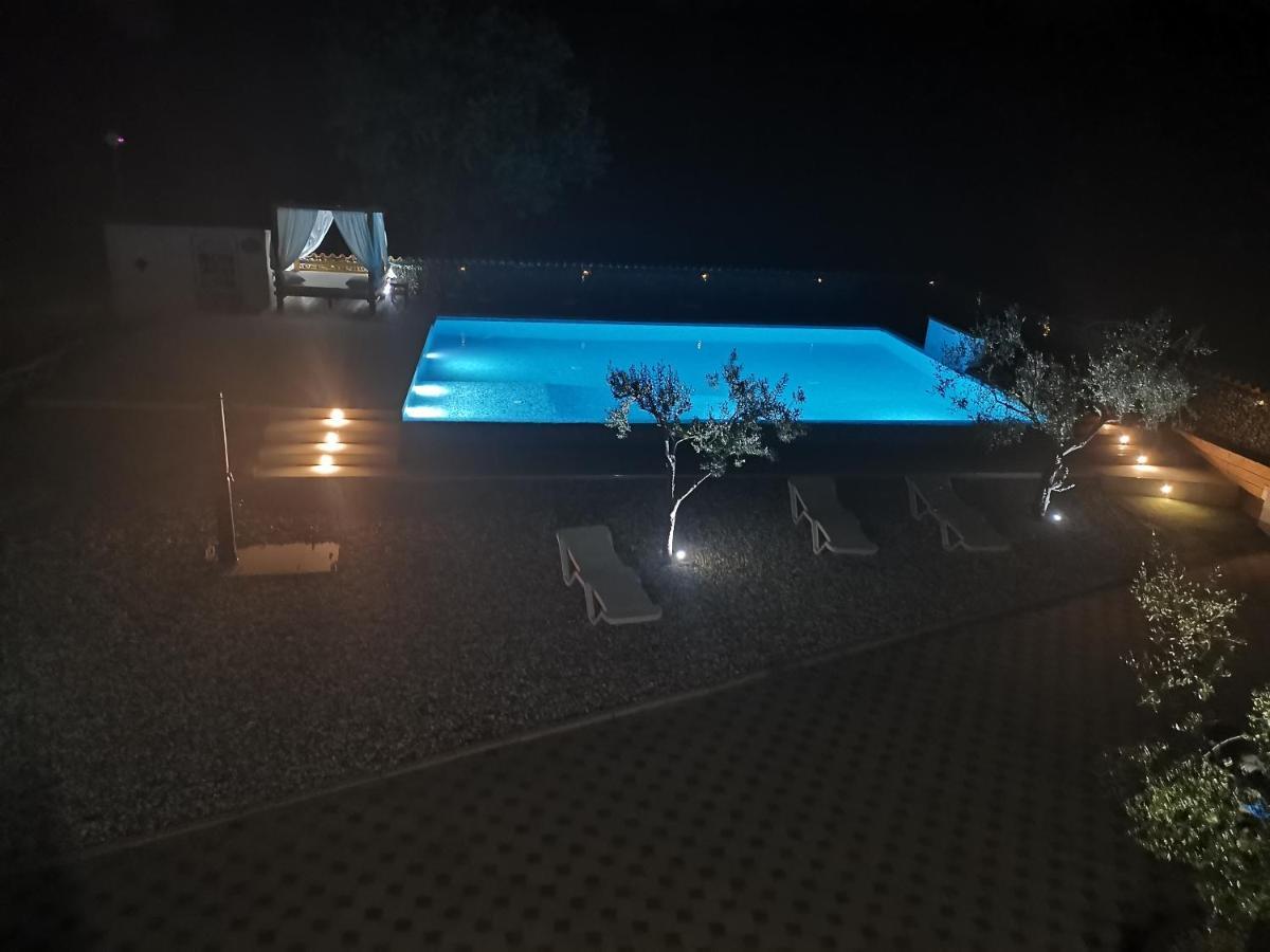 Camper For Two Hotel Banjole Exterior photo